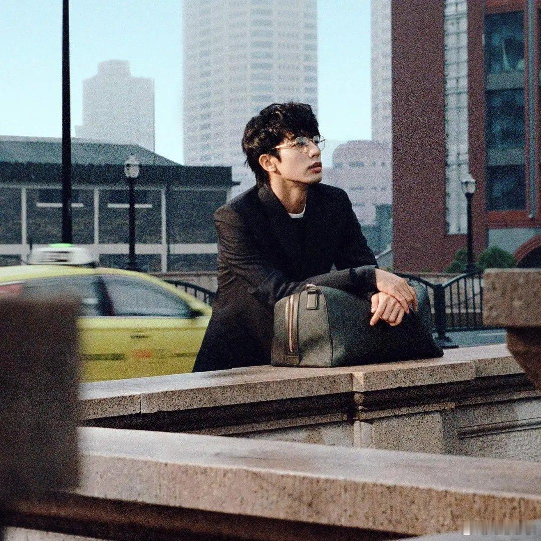 宋威龙GUCCI第三支成衣广告来了第一支24年520第二支25年七夕第三支26年