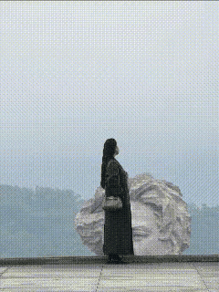 长沙橘子洲，一女生随手一跳拍出千万播放大片，带火了一个没人知道的冷门机位，网友：