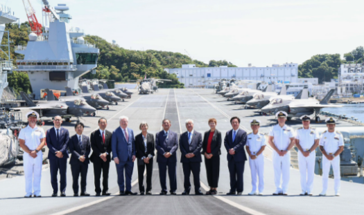 “不装了，日本海上自卫队加贺号就是航母！”当地时间8月24日，日本方面称，日本首