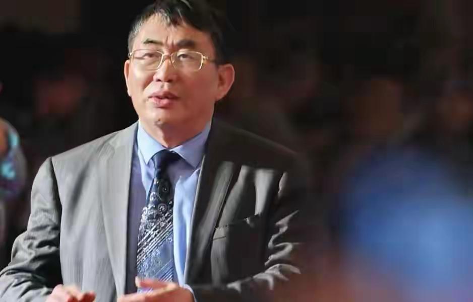 特别是今时今日，我们更加渴望能出现多几个像聂卫平这样的民族英雄。1985年首