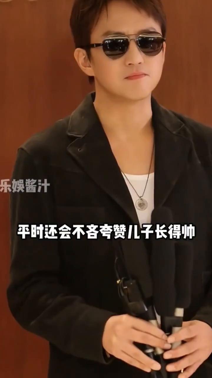 基因复制孙俪。都说儿子像妈，女儿像爸，看到14岁的等等和妈妈孙俪共用一张脸才懂