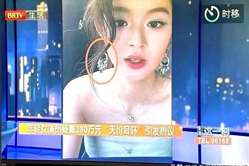 终于明白为什么嘉行不捧迪丽热巴，却要力捧新签约的黄杨钿甜，难怪杨幂会和嘉行解约自
