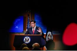 鲁比奥突然公开赞扬中国，做出一个前所未有举动。 向来对华强硬的美国国务卿鲁比