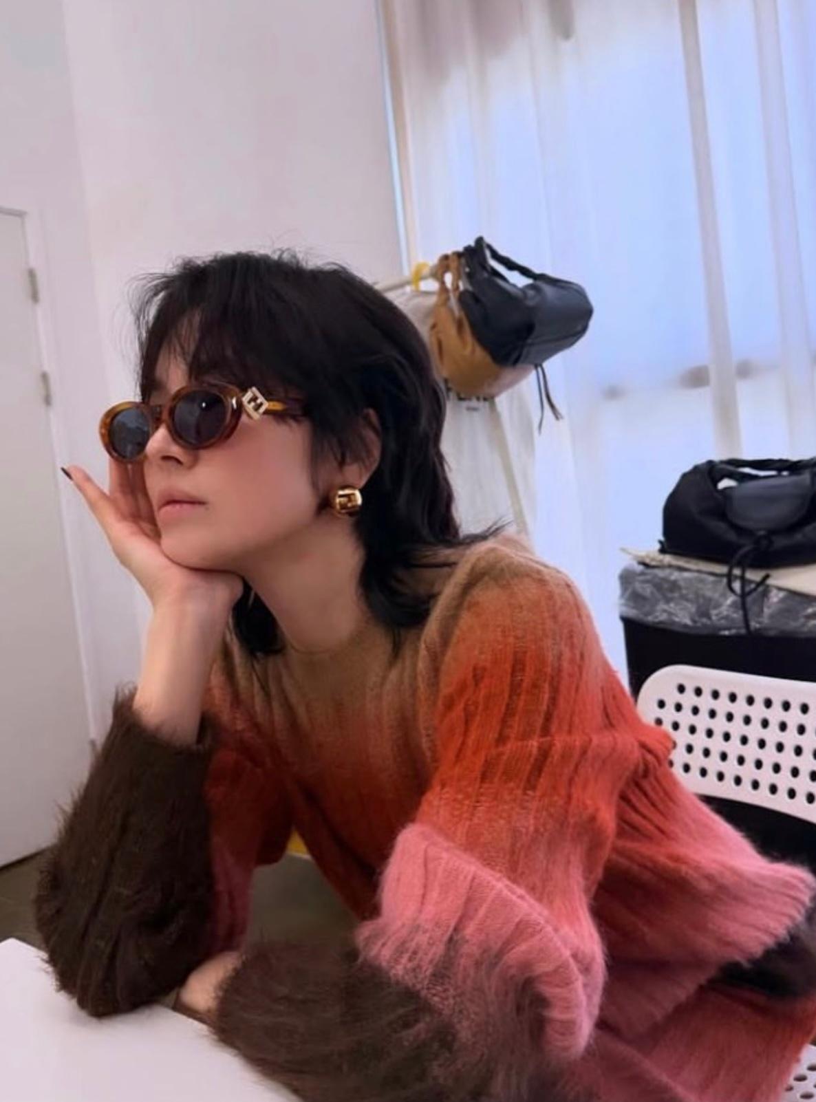 宋慧乔宋慧乔尝试摇滚鱼头短发look这发型太挑人了​​​