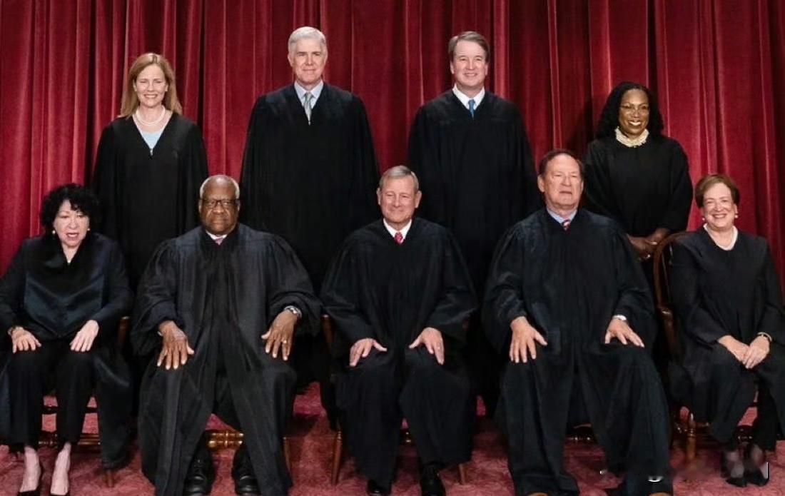 🚨最高法院刚刚做出了一项对特朗普来说意义重大的裁决。在政府停摆期间，他无需为食