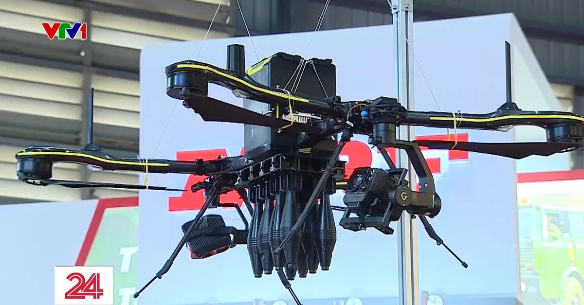 越南生产的无人机该无人机完全由越南工程师设计和制造，配备4个摄像头，飞行距离1