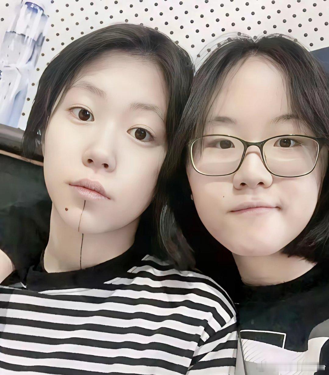 目前还在和母亲租房住现在的工作是调酒师作为窦靖童同父异母的妹妹，窦佳媛终于选择把
