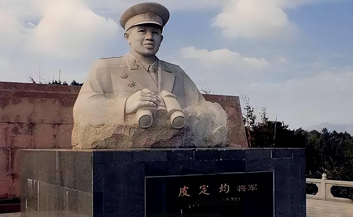 1946年中原突围到了关键时刻，一团长居然忍不住了，指着上司皮定均鼻子骂：你算什