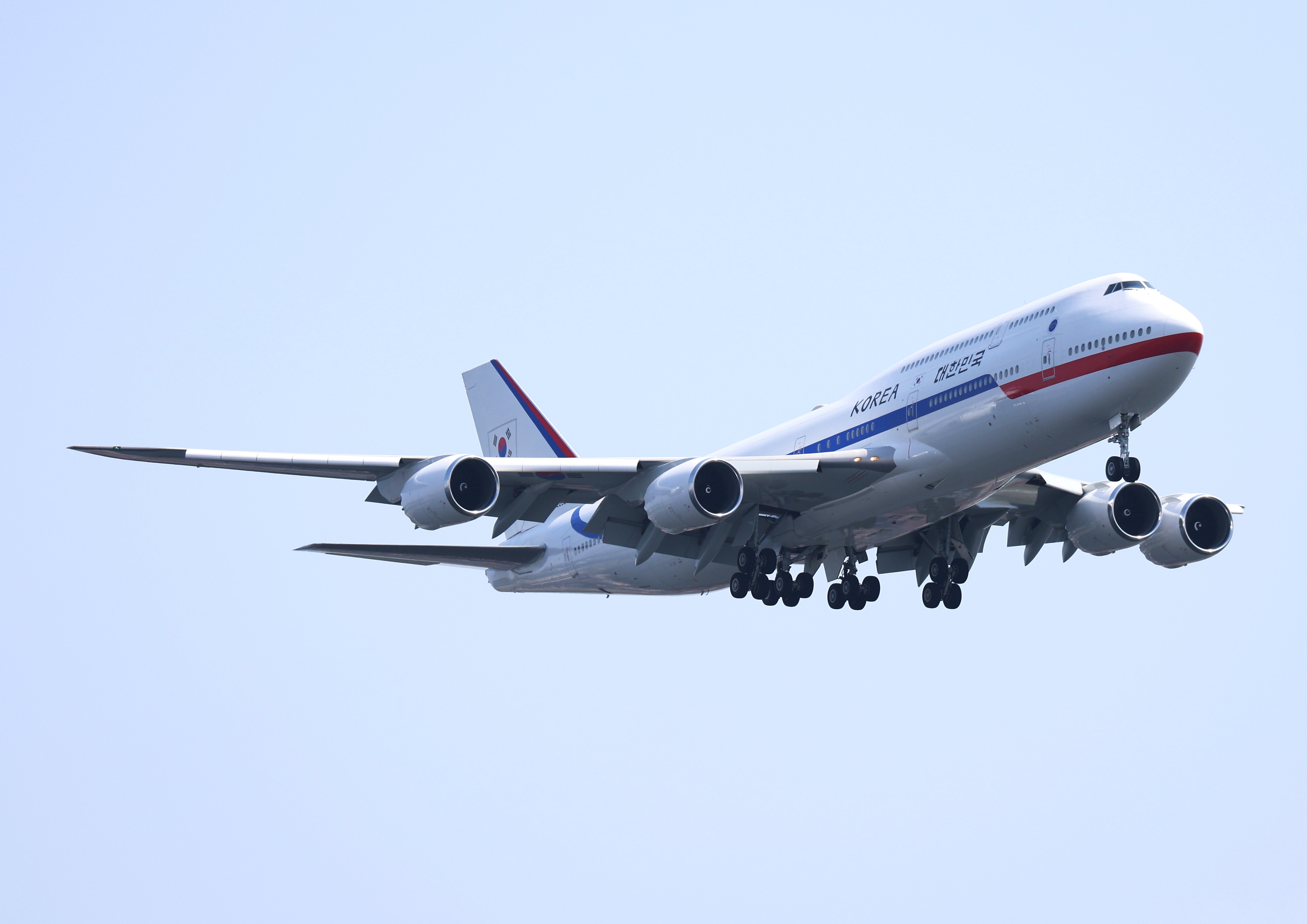 韩国空军一号飞临羽田空港​​​