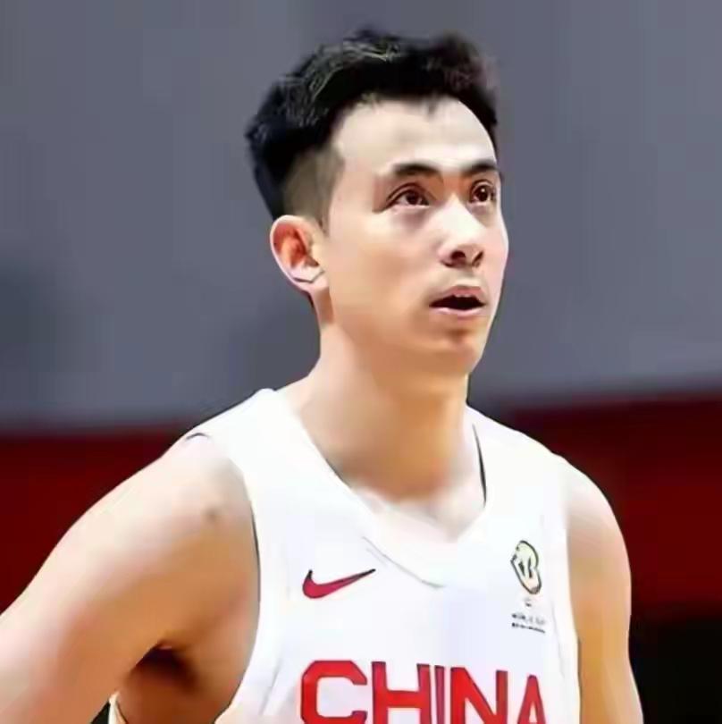 上次中国队主要内线轮换周琦和大秋，都是蹲坑型内线，韩国的高位绕掩护接持球投是一点