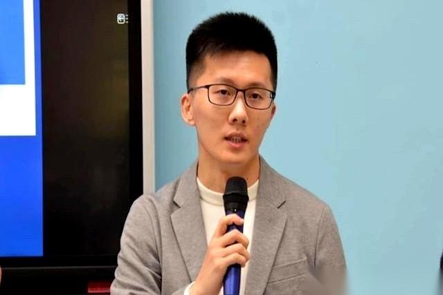 萧敬严这个名字，正让国民党陷入一场尴尬的“逻辑死循环”。一个已经被停权、按理说