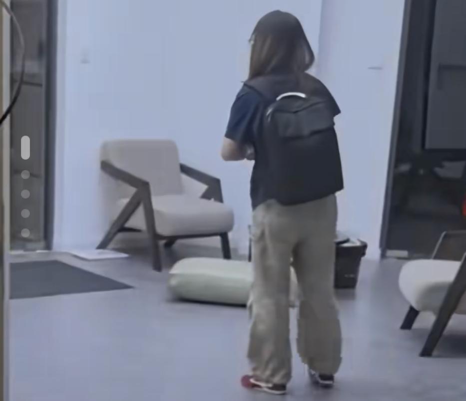 女子因为跛脚问题入职当天，被得力辞退事件最新后续来了！得力总裁办主任邀请女子面