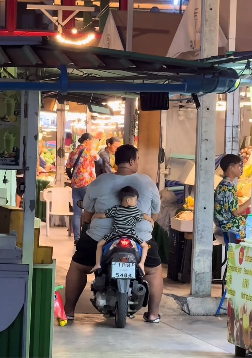 车若初见父爱如山...