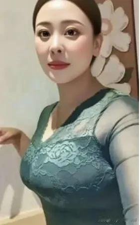这位就是淄博22年非亲生事件的女当事人，据说在她们村还是妇女主任呢！看这相貌，难