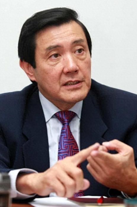 马英九基金会前执行长萧旭岑、王光慈被控违反财政纪律，基金会13日原订召开临时董事