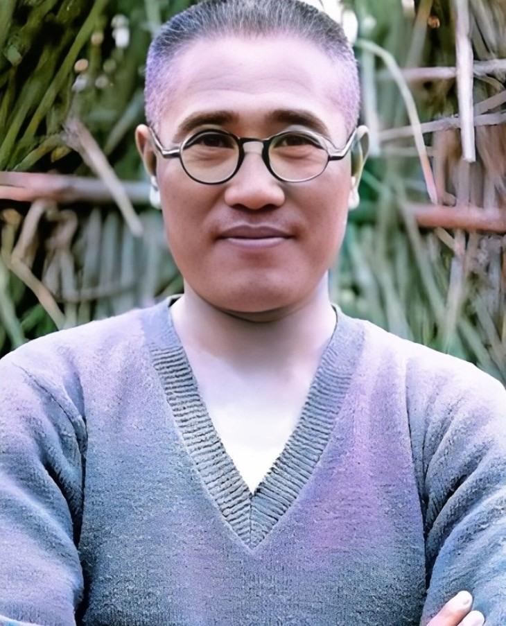 1961年，刚被特赦的国民党名将廖耀湘，被邀请前往中南海。周总理亲切地与他握手：