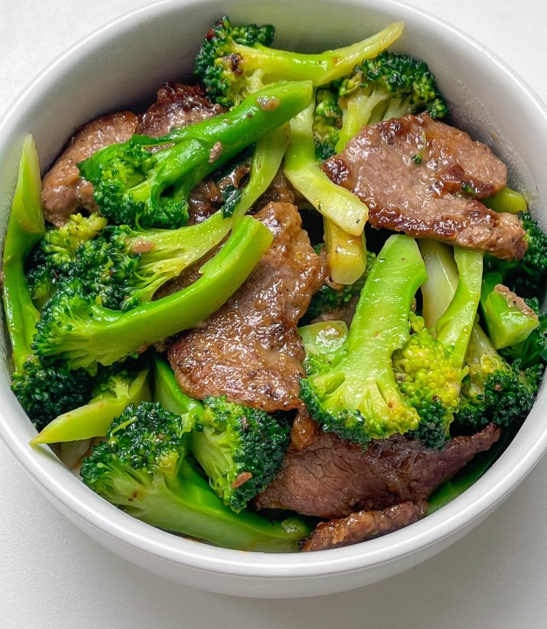 记忆中180斤的小胖妞，半年没见，居然变成了小辣妹，体重更是减少了78斤，问起她