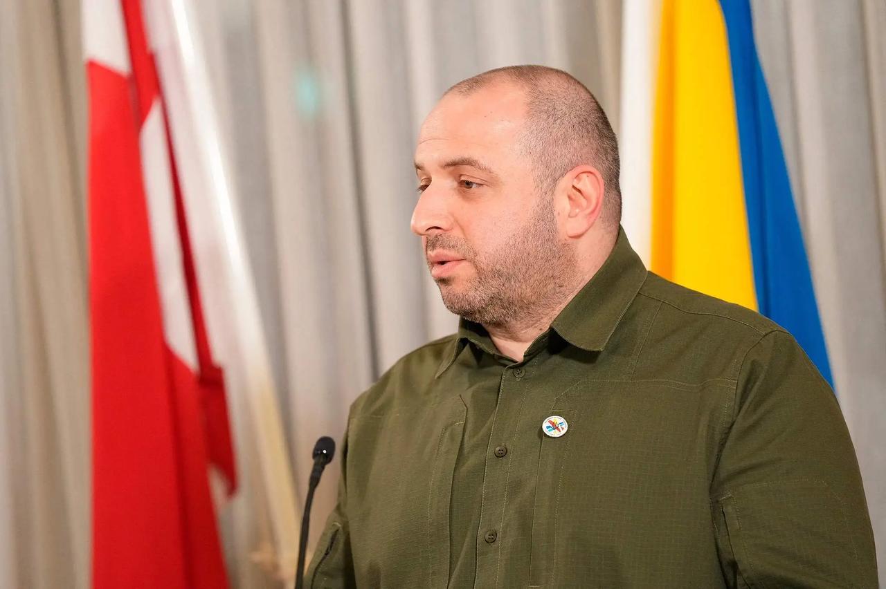 乌克兰国家安全与国防委员会主席乌梅罗夫以遭受政治迫害为由向美国提交了庇护申请。