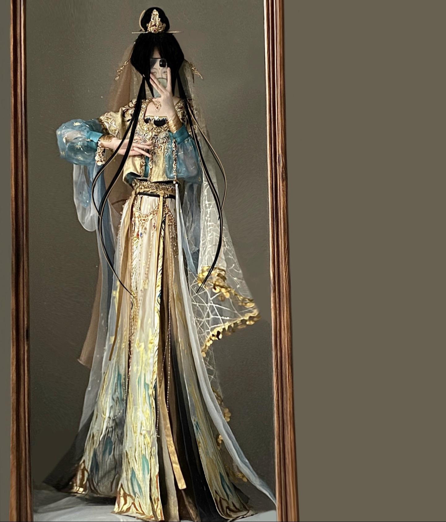 “再看一眼月牙泉就回头”