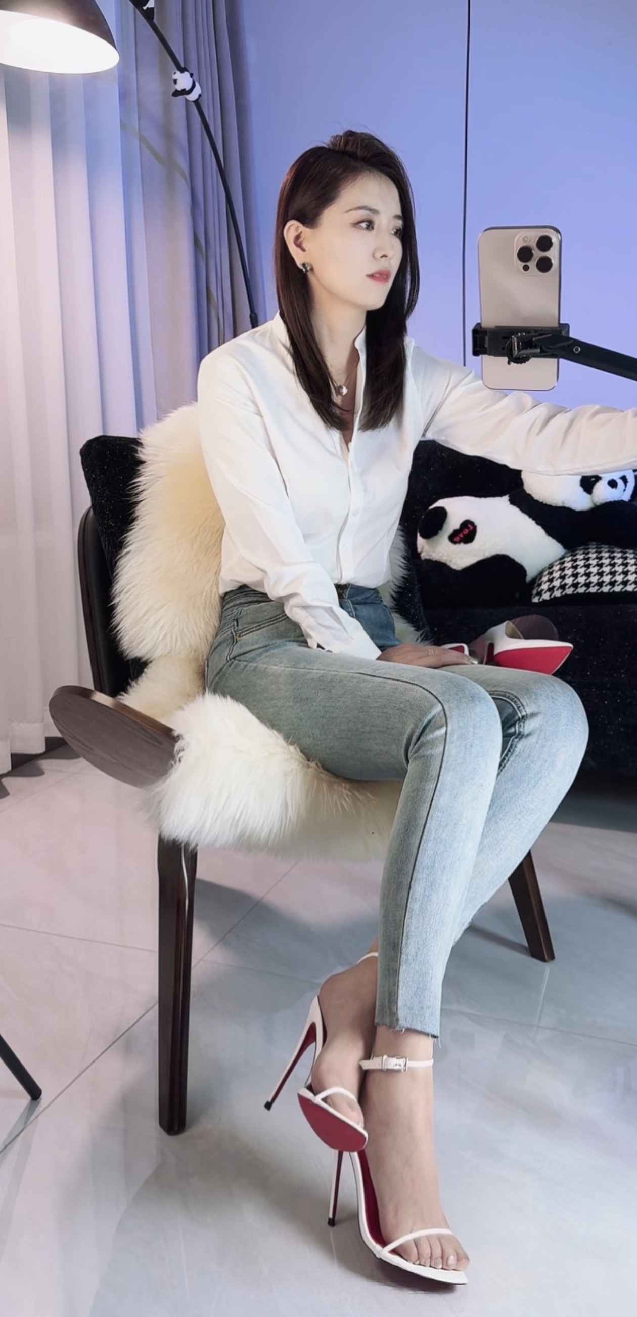 秀儿的丝足小脚丫太嫩了