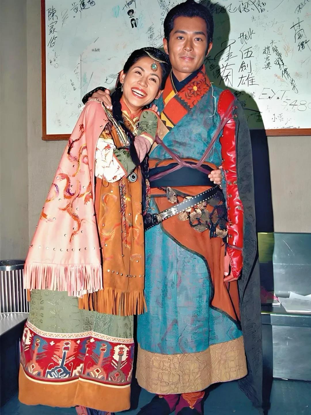 2001年电视剧寻秦记剧照及宣传照《寻秦记》是由HKTVB制作和发行，吴锦源、刘