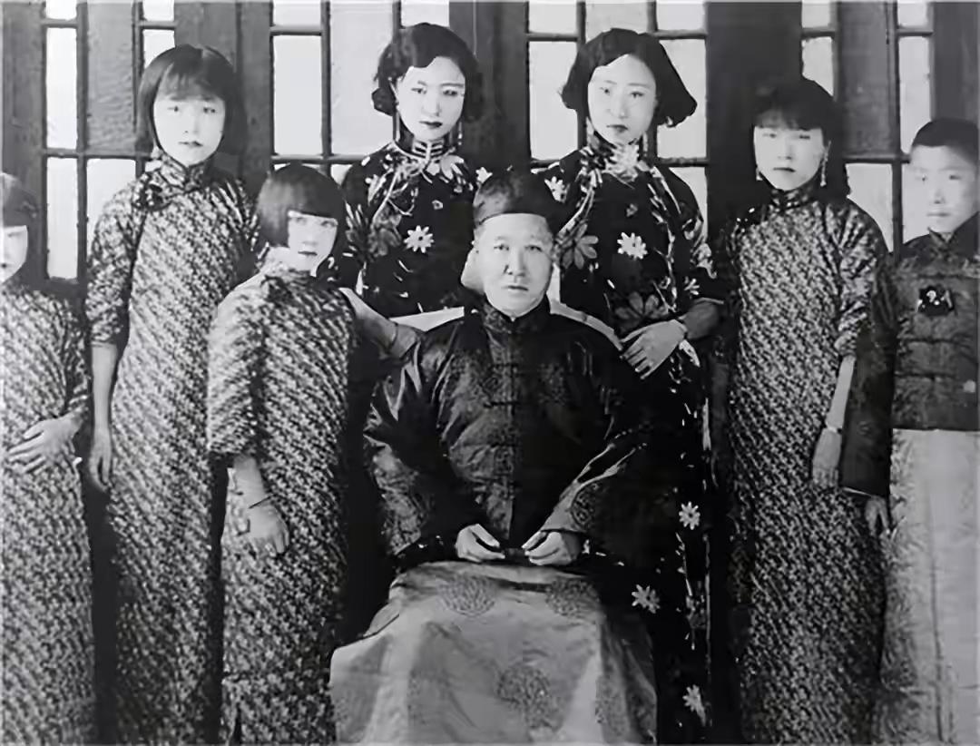 这些都是溥仪的妹妹，看看清朝公主的颜值，绝对比现在的日本公主和欧洲各国公主漂亮。