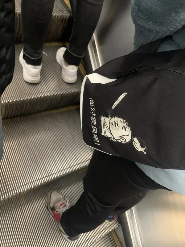 分享几个搞笑一刻，乐到肚子疼！有个刚毕业的儿科医生，一般小孩打留置针就是大哭。