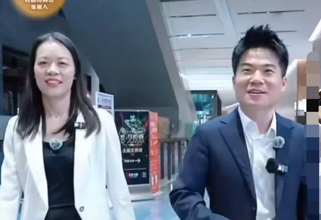 快被宇辉笑岔气了，见殷墟考古队长第一句话就是“我刚才说你坏话了”。见过背后蛐蛐别