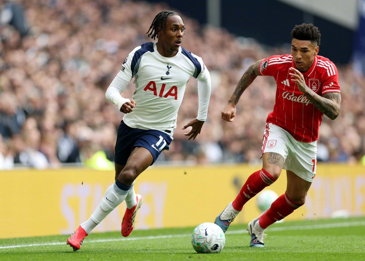 热刺惊讶地发现，自己的保级竞争对手—西汉姆联、诺丁汉森林和利兹联已经开足马力甩开