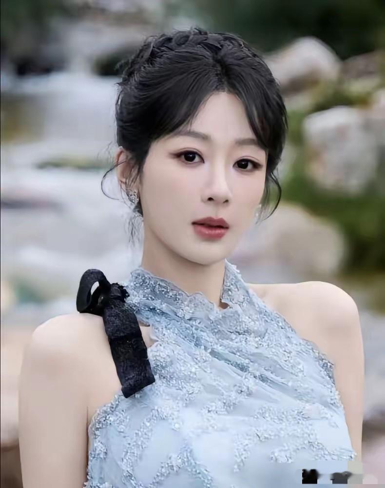 杨紫33岁还没结婚，到底在等谁？有人猜张一山，有人说她眼光高，全错。你根本不知道