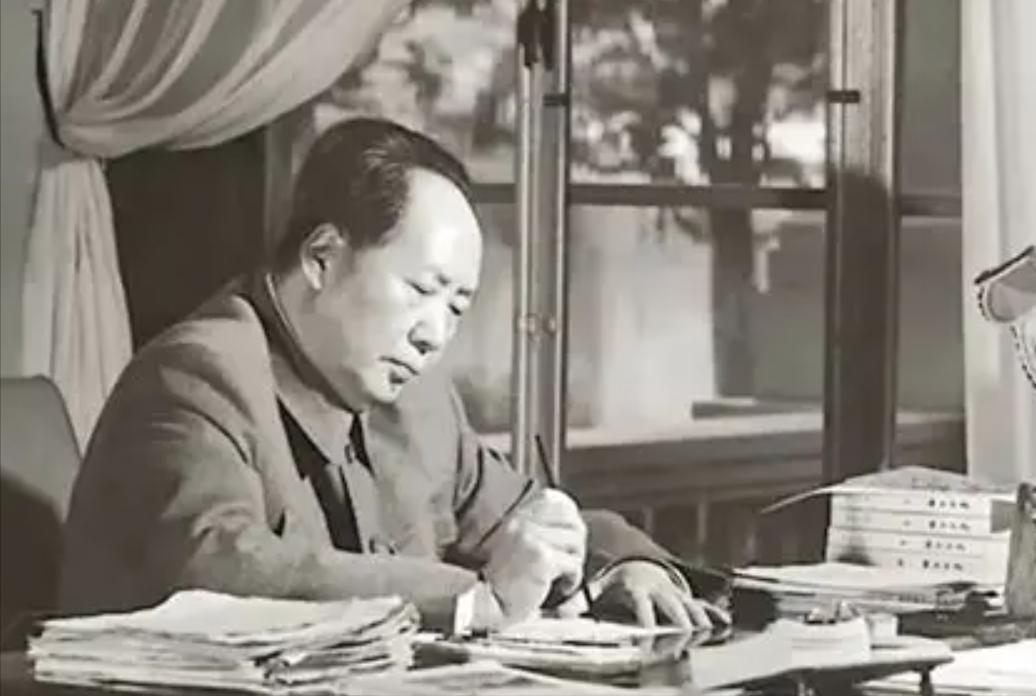 毛主席的五虎上将与蒋介石的五虎上将对比：1944年豫中会战失利后，蒋鼎文