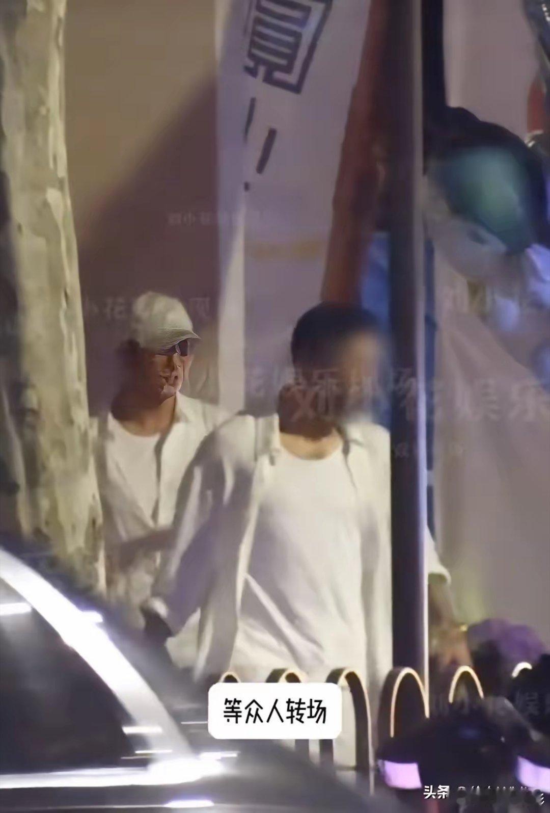 4月10日，娱记爆黄景瑜王玉雯恋情！娱记分享黄景瑜王玉雯深夜与好友聚餐，两人一开