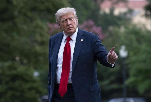 特朗普抢的5000万桶石油，这次全砸手里了！近日，有消息人士称，中方已经通知下