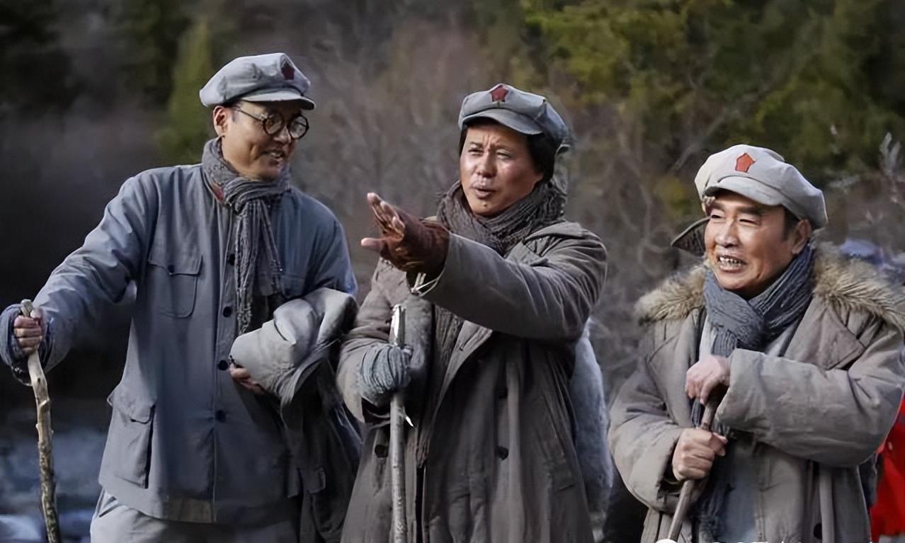 长征队伍进入贵州山区，正是最艰难的时期。粮食早已见底，战士们常常靠野草充饥。这天