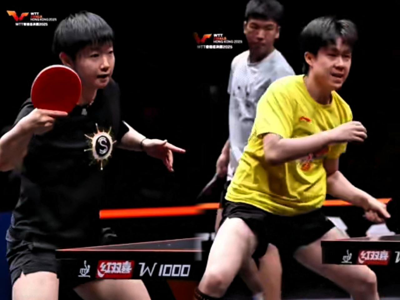 莎头香港总决赛开始适应训练了！莎莎这小马达又开动了，精力无穷。楚钦昨天