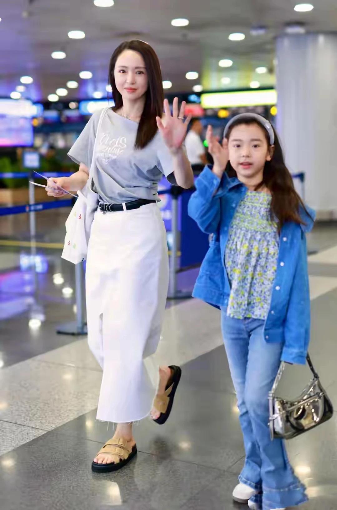 他俩要是不离婚就好啦，一家三口多幸福呢[比心]