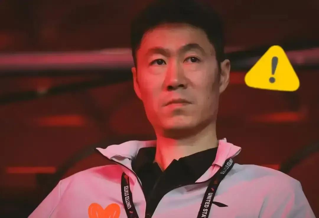 孙颖莎捂住左脚时，王励勤的脸“刷”一下白了。那不是意外，是预警。你看到的