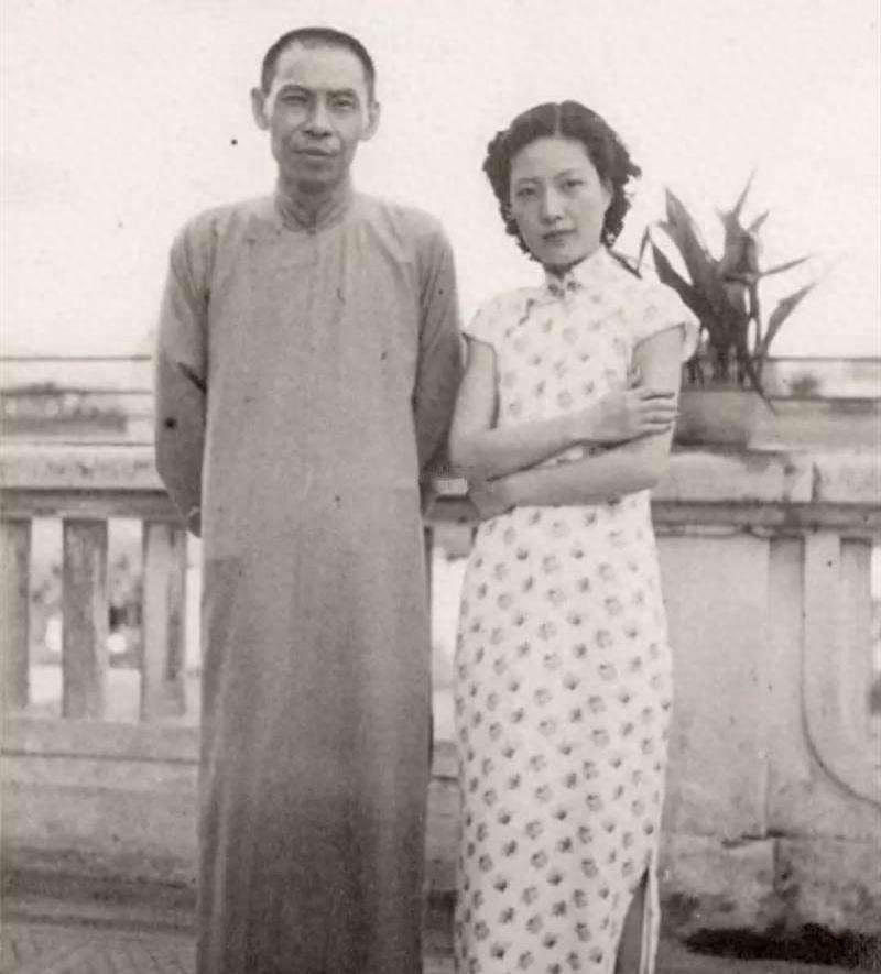 1925年，27岁露兰春伺候完57岁的黄金荣，便泛起恶心去洗手间干呕，擦完嘴巴，