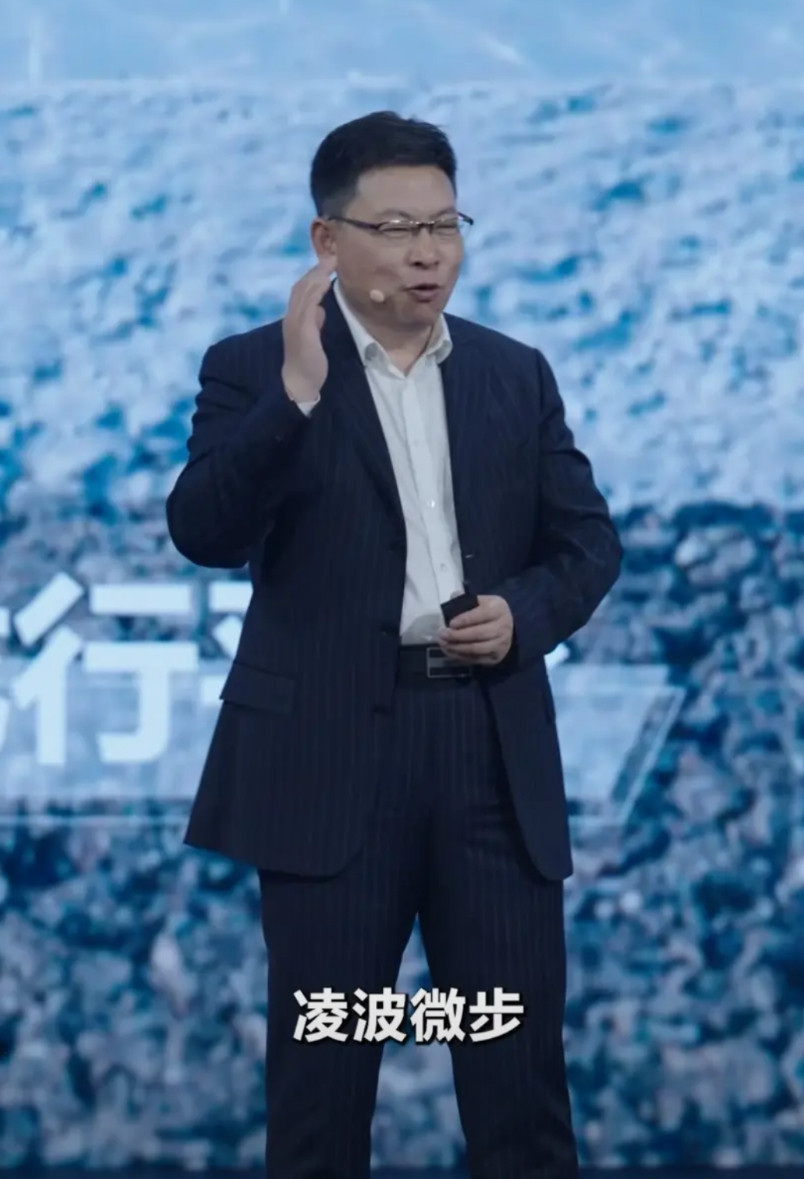 终于知道余承东为什么不服气了！  一是华为logo不能上车，如果上车的话，数量起