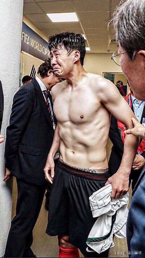 韩国要哭了，德国放水让韩国晋级世界杯的希望更渺茫了！已经提前锁定小组第一的德