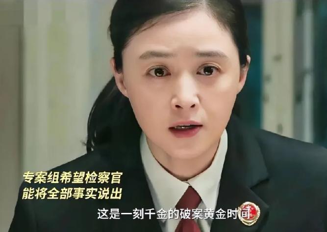 《以法之名》王彧答应去作证，但终究还是被害了，就丧生在李人骏面前，李人骏崩溃了，