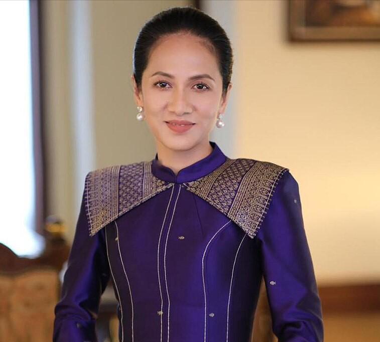 柬埔寨第一夫人碧占莫妮，最近被公公洪森给坑惨了！好心塞~这几天，公公洪森和丈夫
