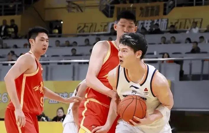CBA总决赛广厦队VS上海队，预测上海队4-2广厦队夺冠，原因如下1、外援方面，