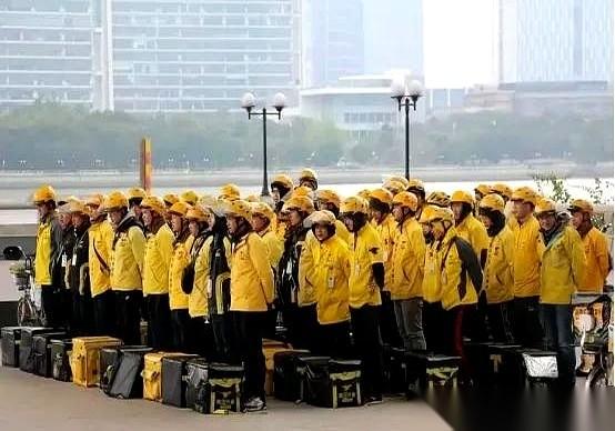 30块的一份外卖，平台抽7块，打包盒1块，满减活动再摊几块……最后老板拿到手16