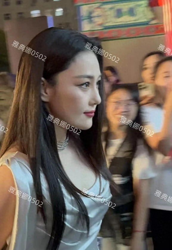 张馨予的美太有视觉冲击力了，但是她太大只了不够柔美有点儿男相