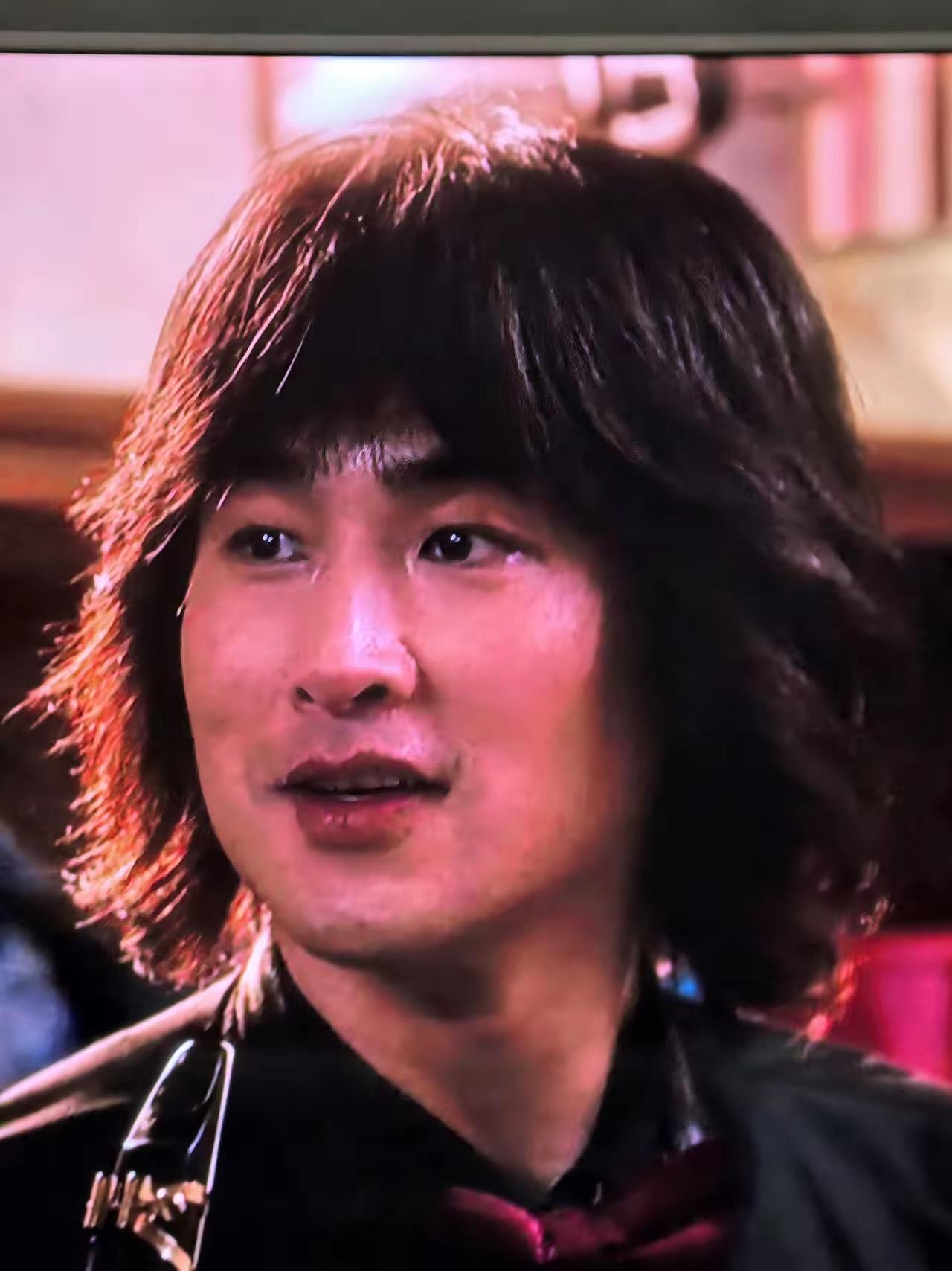 追剧《冬去春来》过年了，冬去春来小旅馆的人都回家过年了，陶亮亮赶来为沈冉冉送行