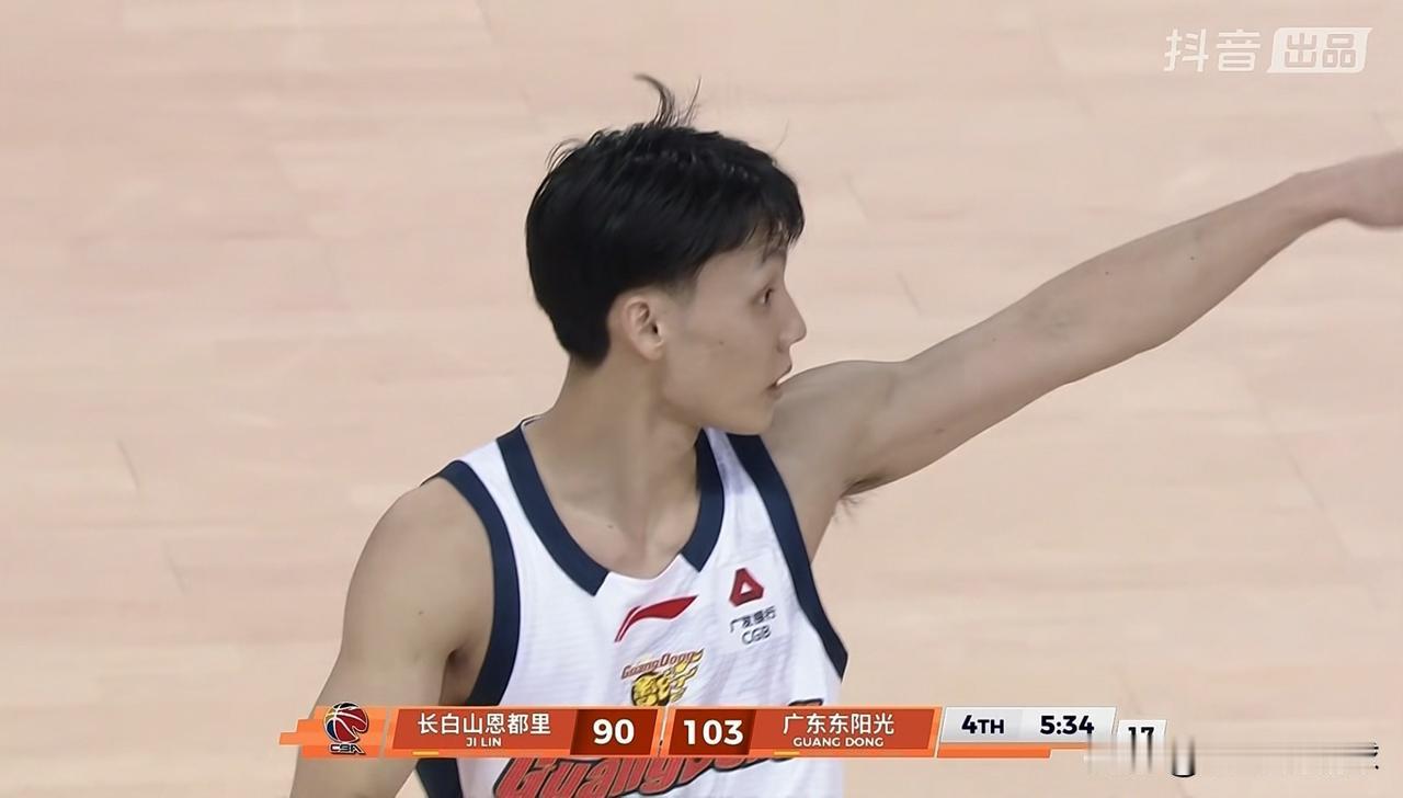 广东东阳光当家控卫徐杰真是不经夸！在今天广东东阳光客场以119：98大胜长白山恩