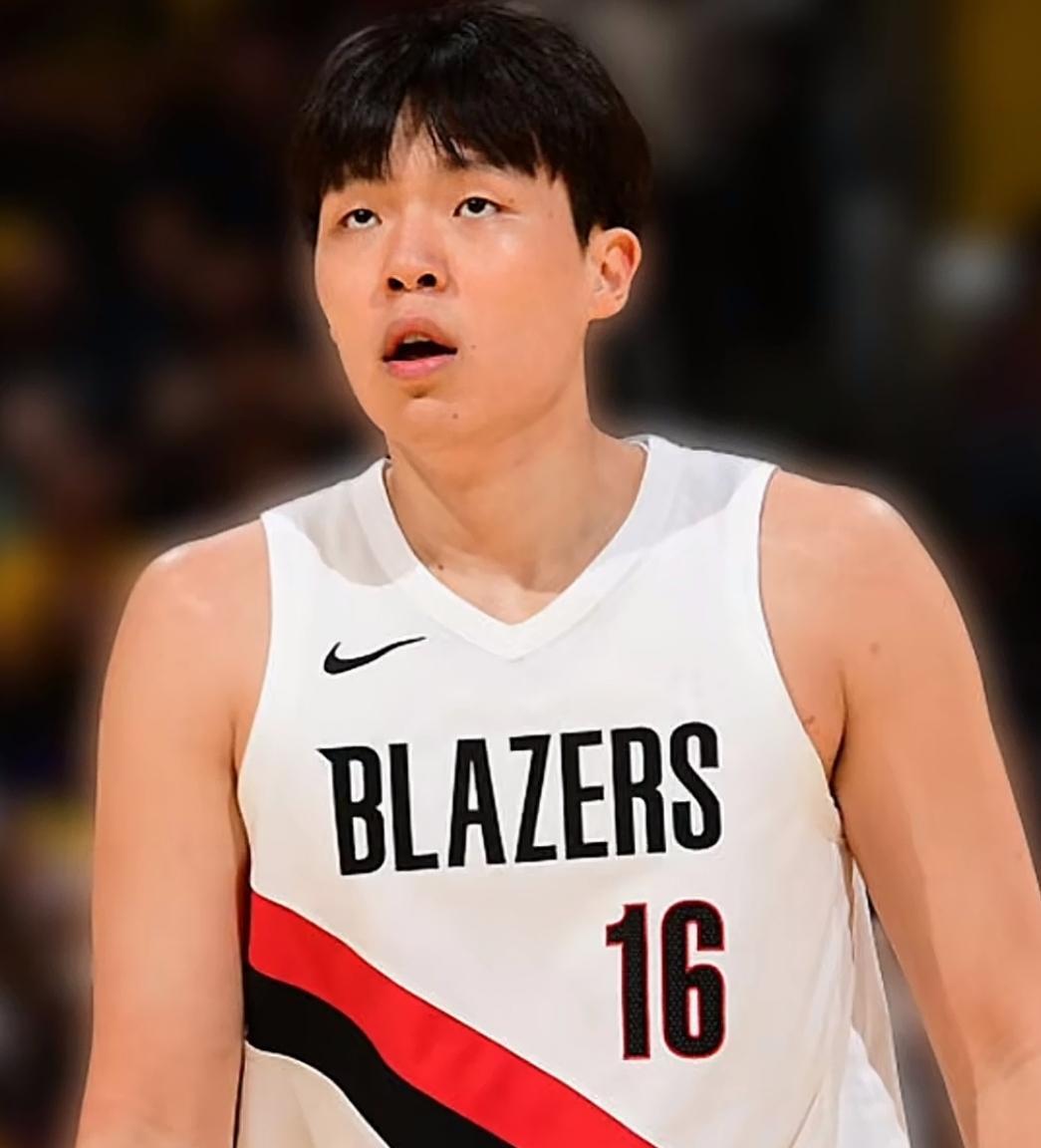 NBA也是江湖,也讲人情世故!你看姚明重返休斯顿,那场面多么隆重感人!好多队