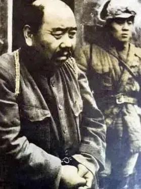 抗日英雄赵尚志壮烈牺牲，头颅惨遭敌人割下，无耻汉奸竟上前肆意用脚踢踹英烈头颅。令