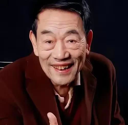 有人讲，94岁的相声泰斗杨少华，他最大的任务与目标便是长命百岁，要活得比马志明、